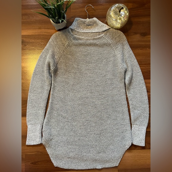 Seven💗Sisters turtleneck sweater. - Picture 3 of 3